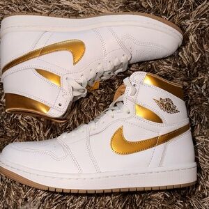 Nike White and Gold Women's Sneakers